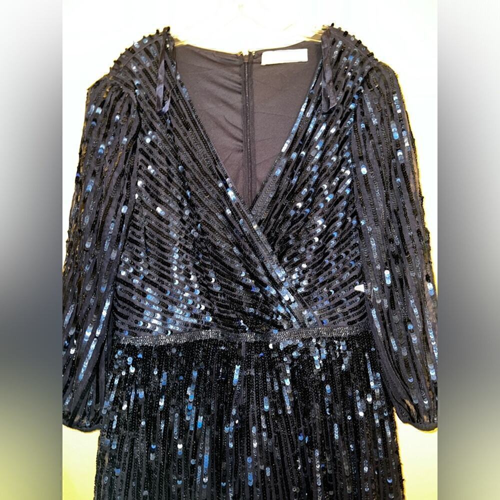 ▶️ Mac Duggal ◀️ Sequined 3/4 Sleeve V-Neck Plus Size Formal Gown - Picture 6 of 17